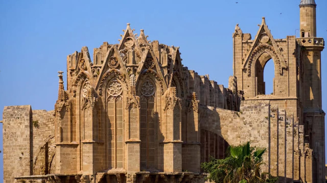 Famagusta i Błękitna Laguna — safari jeepem i rejs